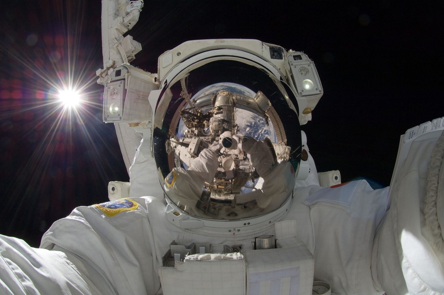 Astronaut Accidentally Calls 911 From Space, NASA Space Center Freaks Out